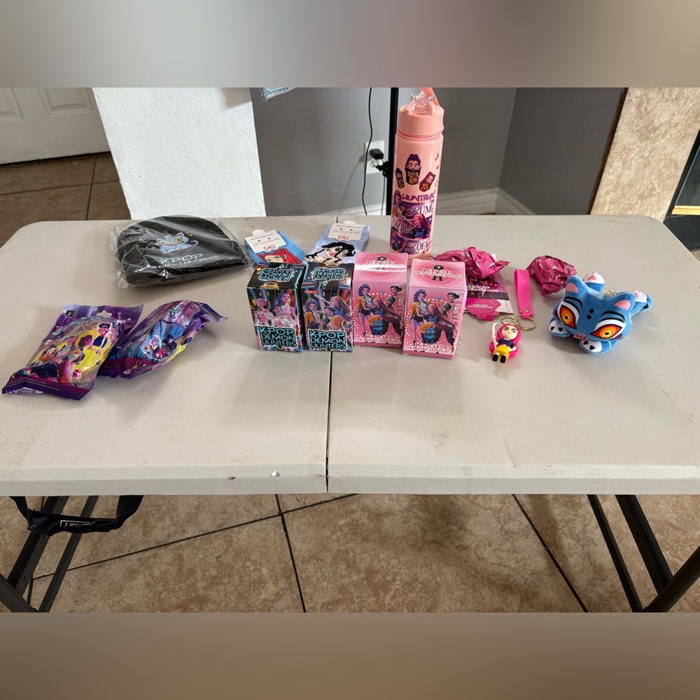 K-pop Merchandise Set